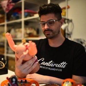 Los juguetes como orquesta y curiosidad como instrumento